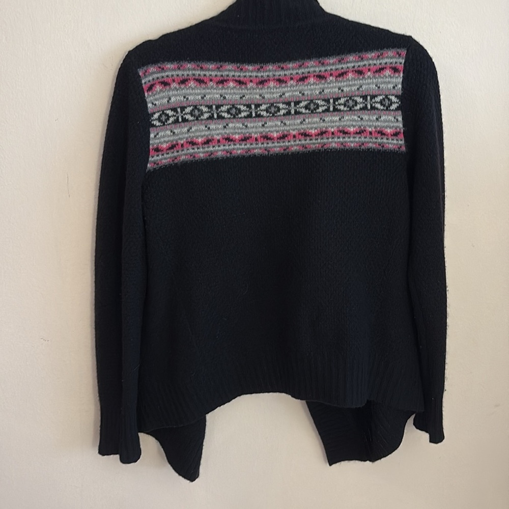 Cardigan. - Picture 5 of 9